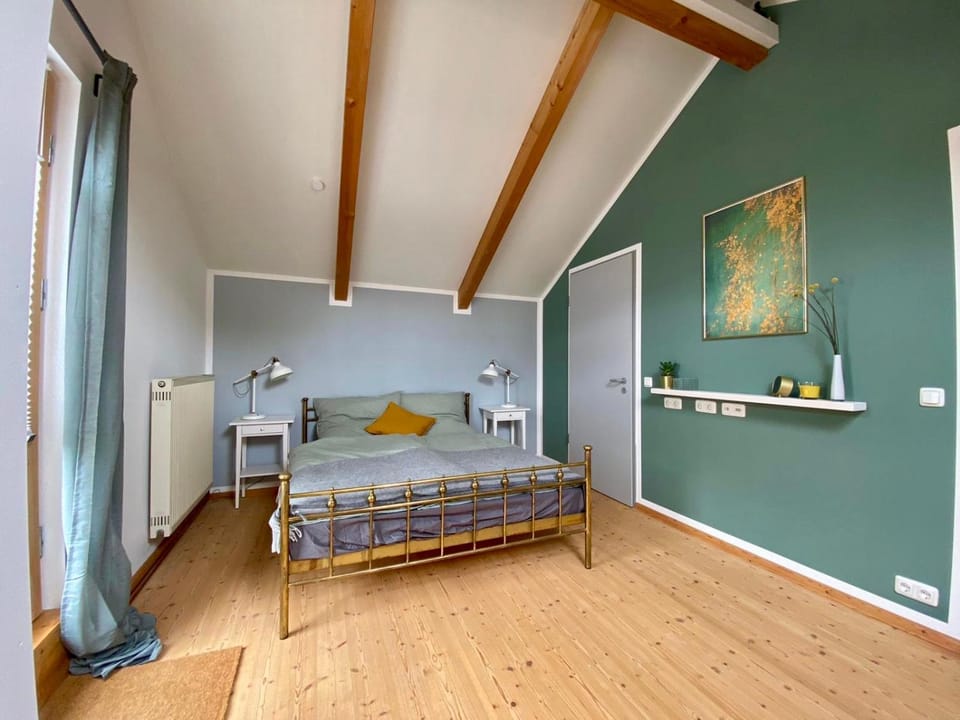 Bed, Photo of the whole room, Bedroom