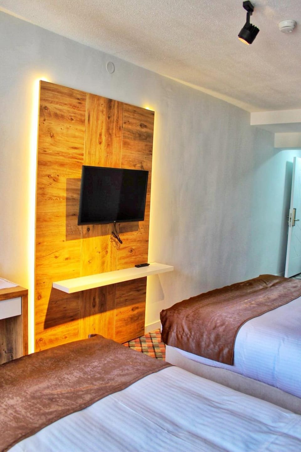 Bed, TV and multimedia