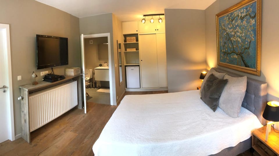 TV and multimedia, Photo of the whole room