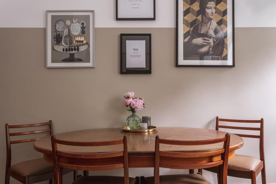 Living room, Decorative detail, Seating area, Dining area