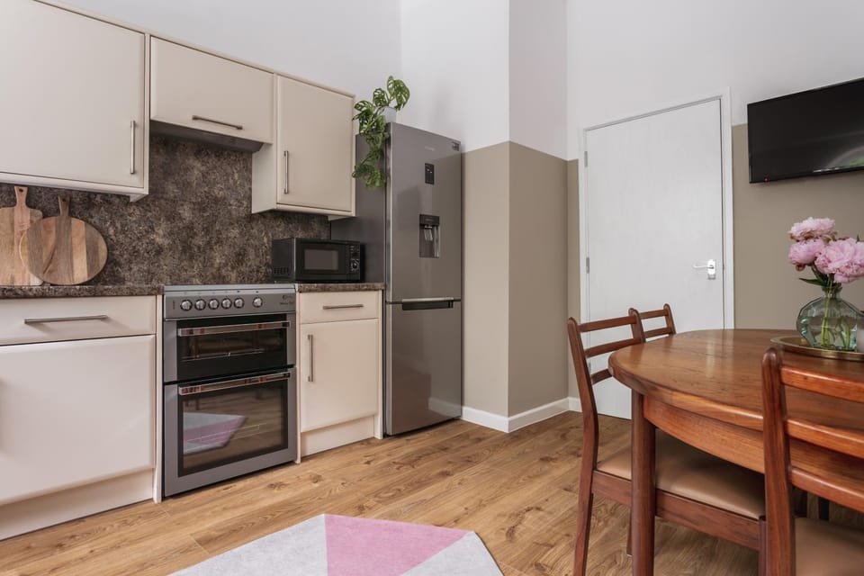 TV and multimedia, Kitchen or kitchenette, Dining area, dishwasher, minibar, pet friendly, stove