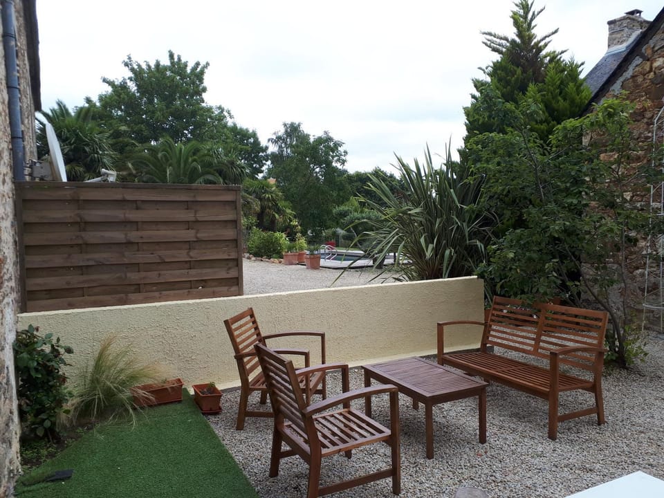 La petite Hautière Maison 2 personnes Plouer sur Rance avec piscine Apartment in Brittany