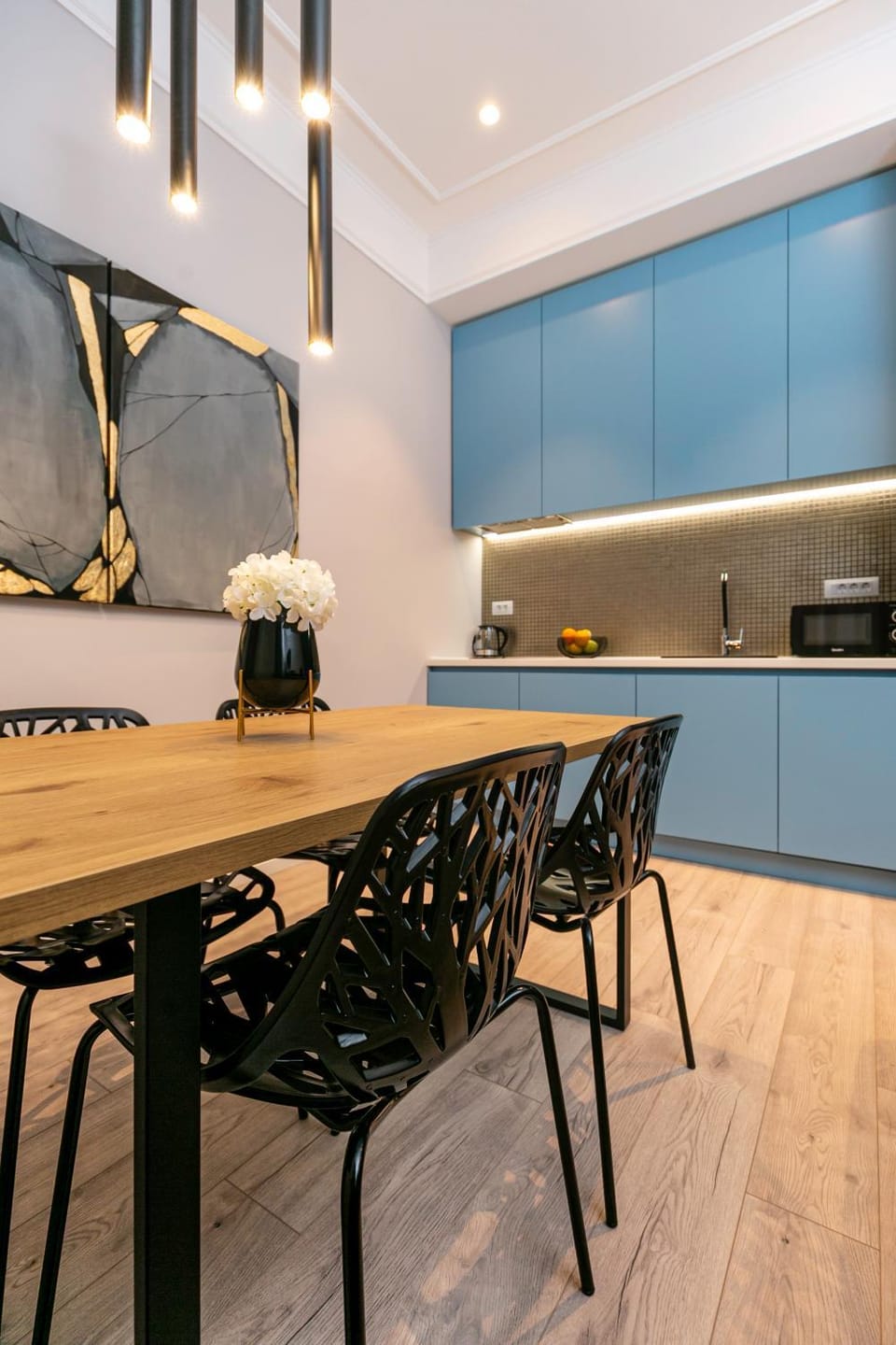 Kitchen or kitchenette, minibar, stove