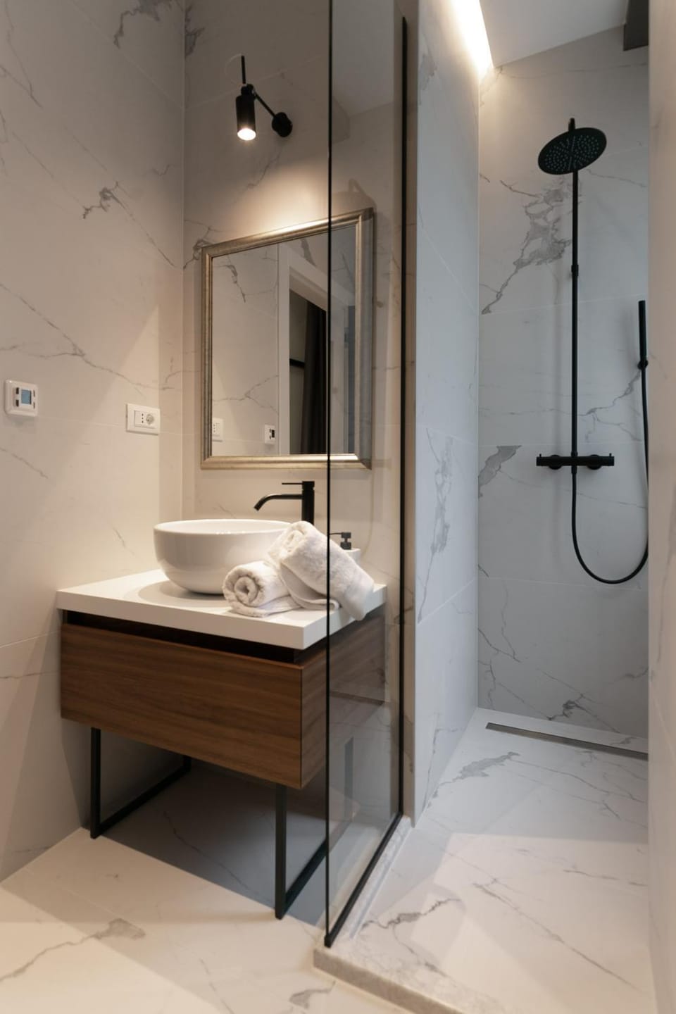 Shower, Bathroom, towels