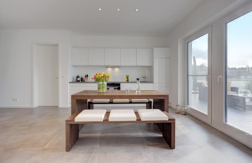 Kitchen or kitchenette, Living room, Seating area, Dining area