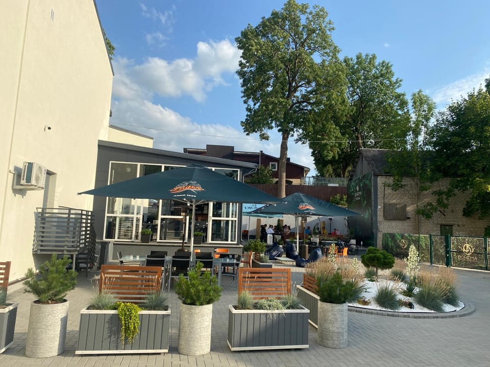 Property building, Restaurant/places to eat, Restaurant/places to eat, Garden, Balcony/Terrace