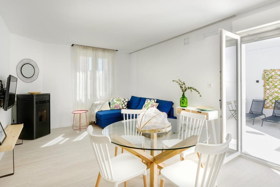 Living room, Dining area