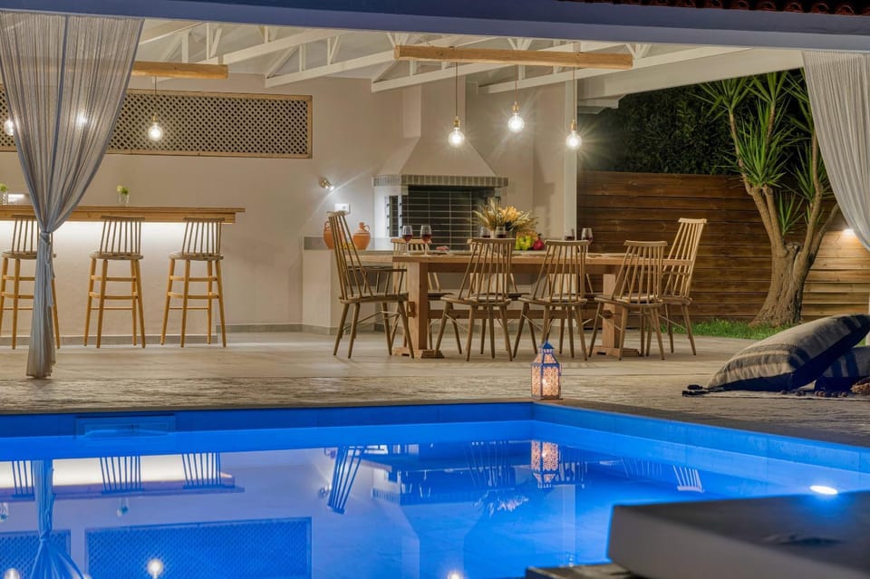 Dining area, Swimming pool