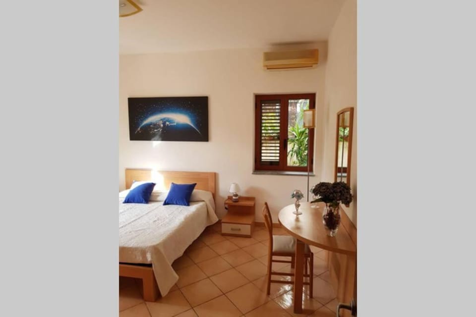 Bed, Bedroom, air conditioner