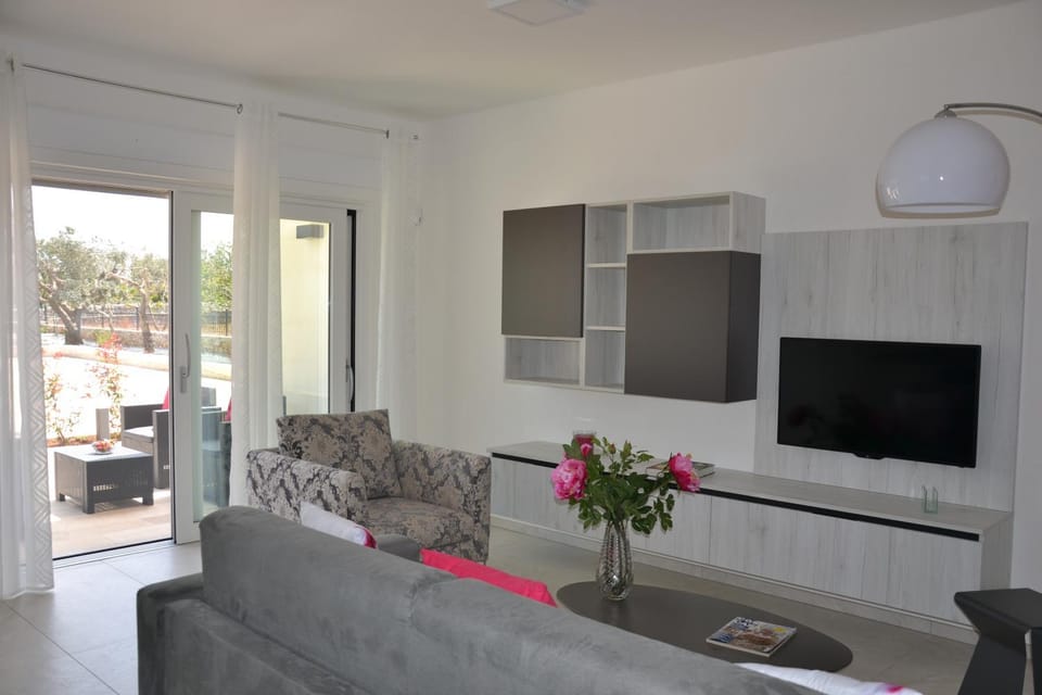 TV and multimedia, Living room, Dining area