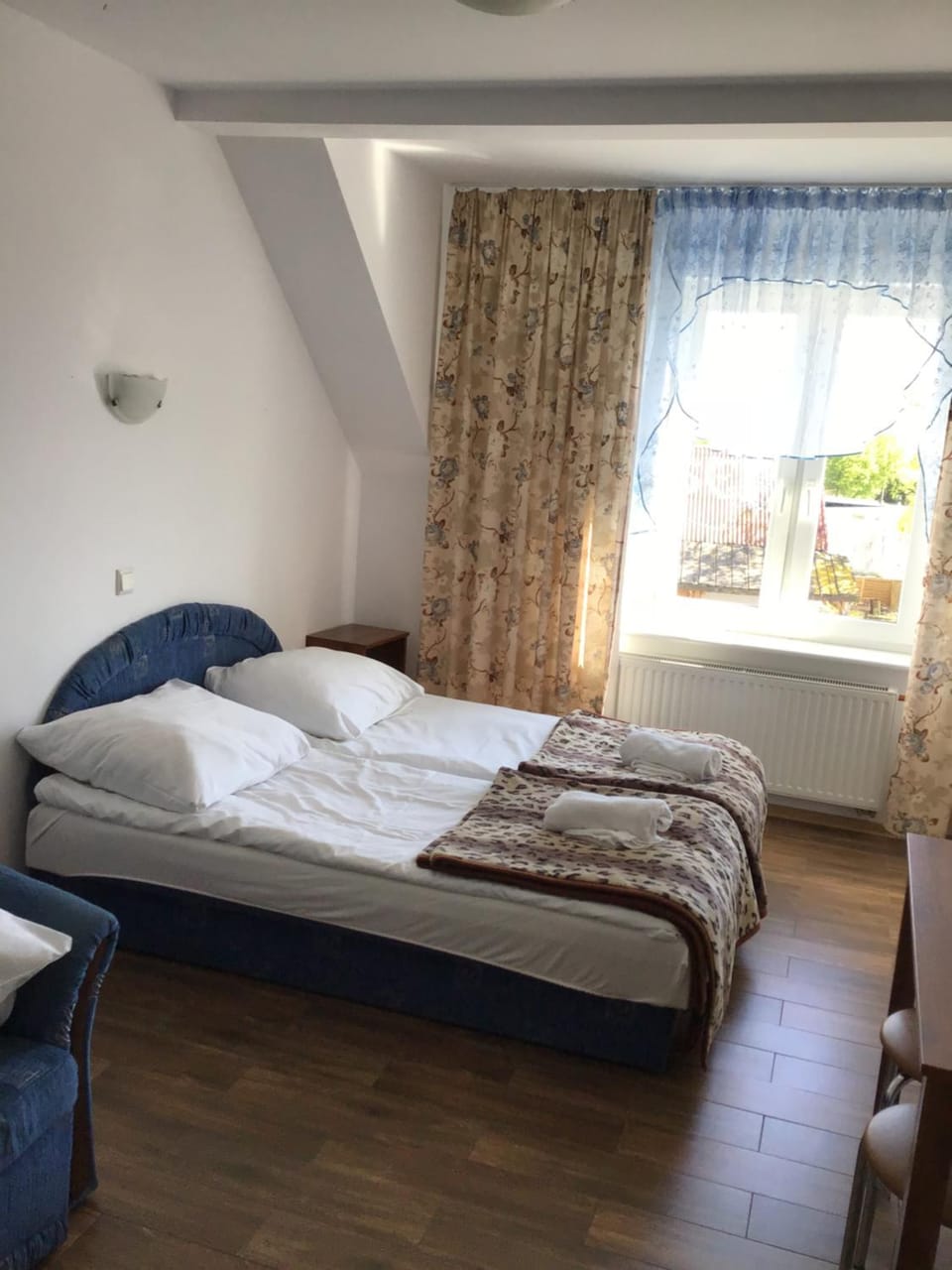 Toilet, Bed, Bathroom, Photo of the whole room, Bedroom, Breakfast, towels