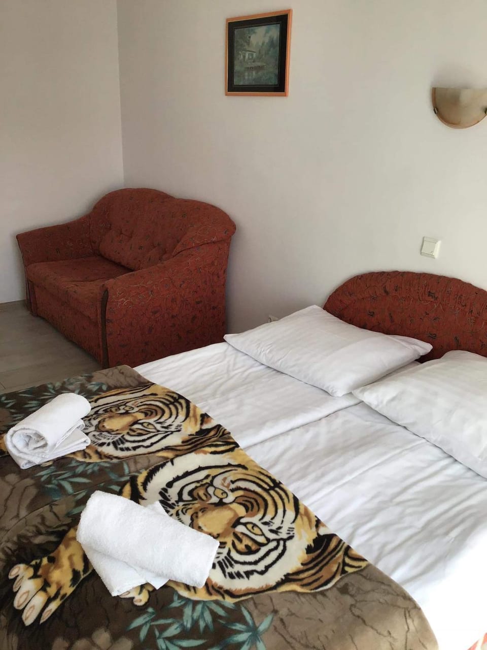Bed, Photo of the whole room, Seating area, Bedroom, towels