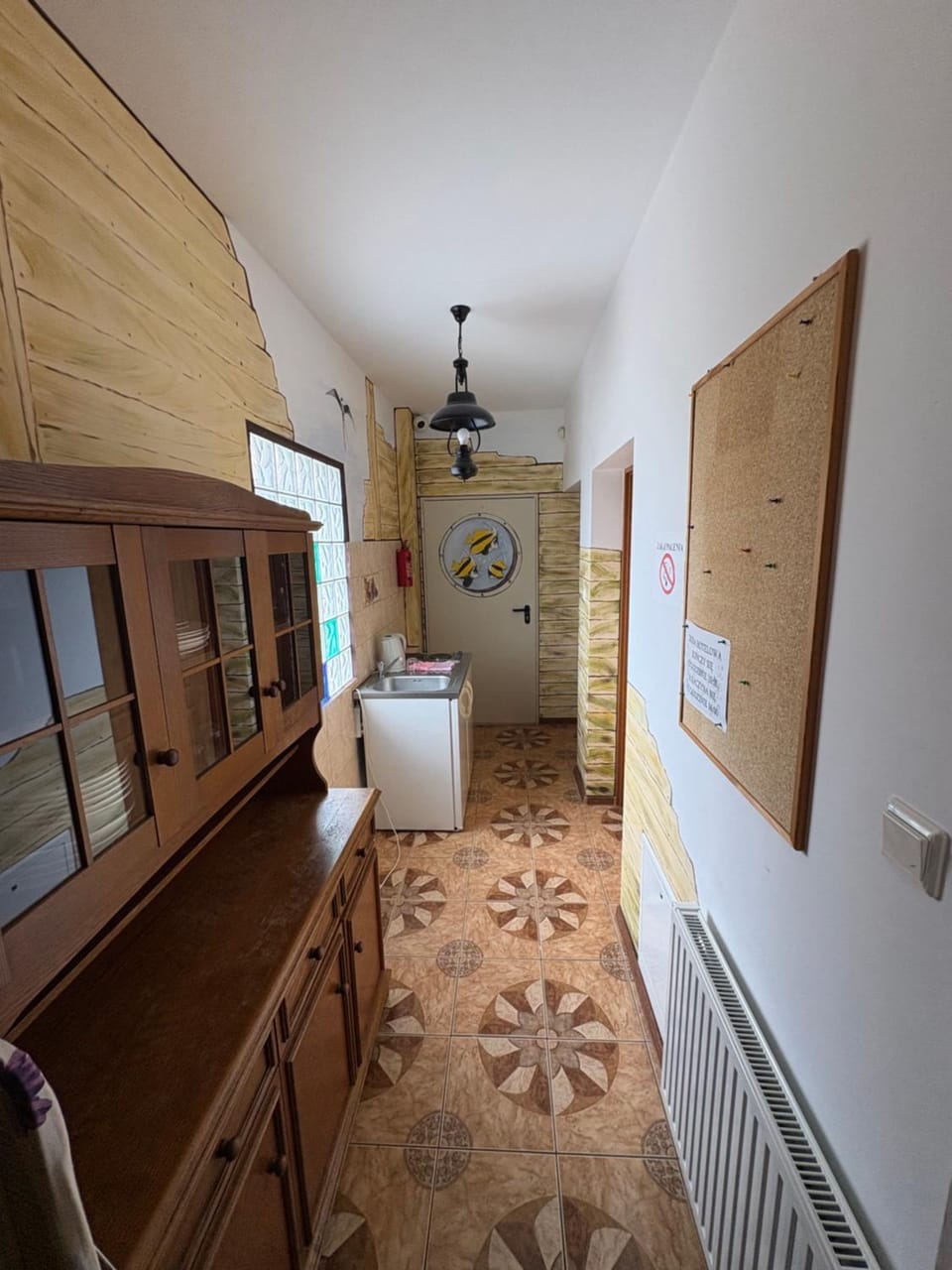 Kitchen or kitchenette, internet
