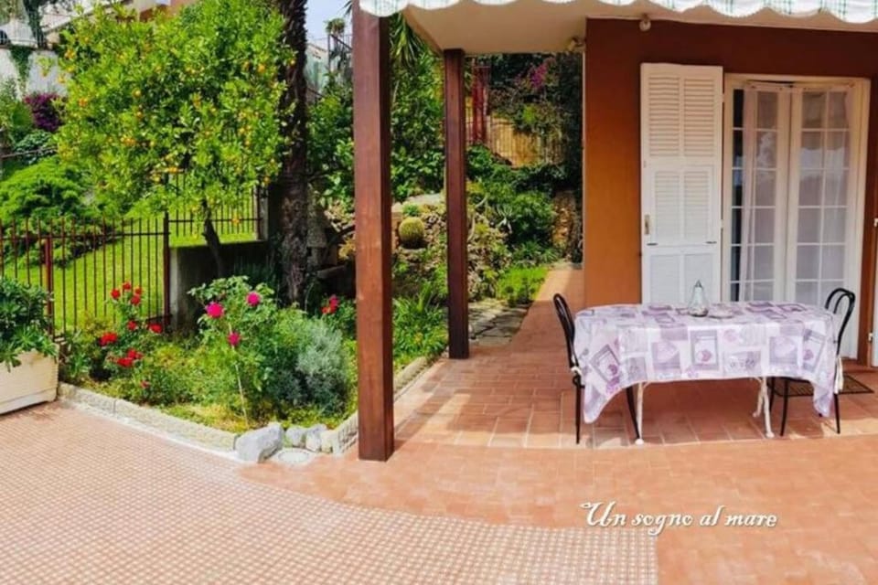 Patio, Facade/entrance