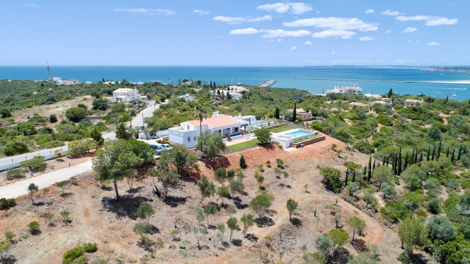 Property building, Sea view, Swimming pool