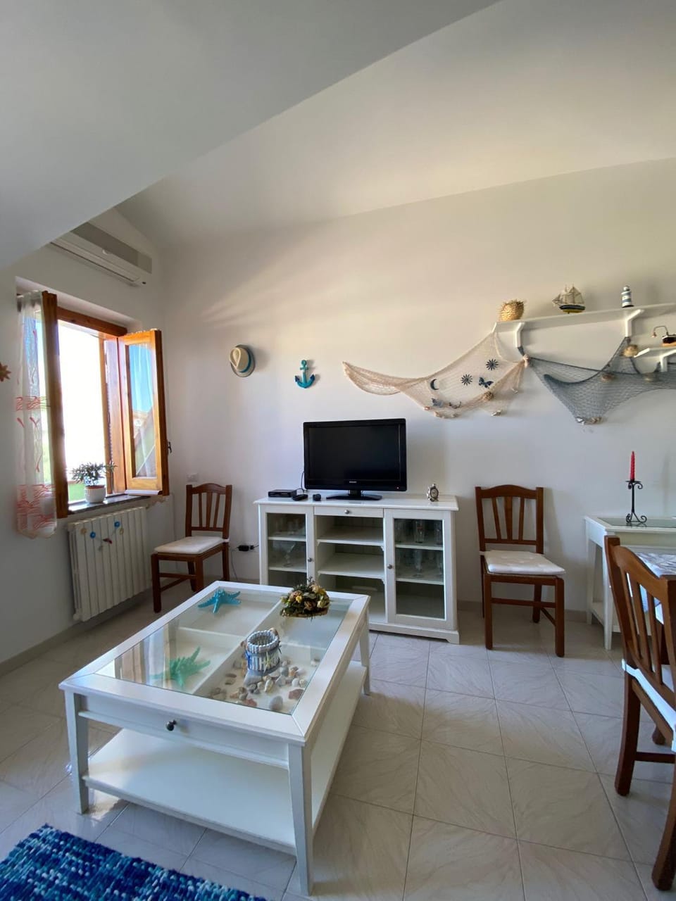 Communal lounge/ TV room, TV and multimedia, Living room, Seating area, Evening entertainment