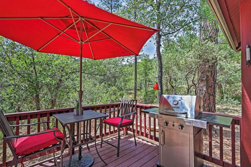 Furnished Deck: Romantic Strawberry/Pine Studio! House in Strawberry
