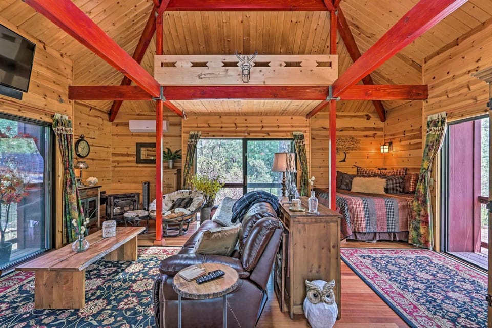 Furnished Deck: Romantic Strawberry/Pine Studio! House in Strawberry