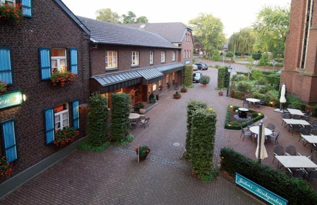 Facade/entrance, Balcony/Terrace