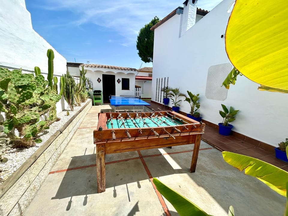 GATU Villa Lurberri, piscina privada, Parking, jardines -Mayores de 25 años y familias " House in Chiclana de la Frontera