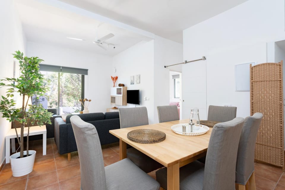 TV and multimedia, Living room, Dining area