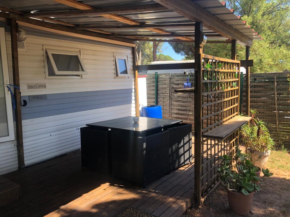 Mobilhome à Fréjus à 15 minute de la mer sur terrain indépendant Vacation rental in Roquebrune-sur-Argens