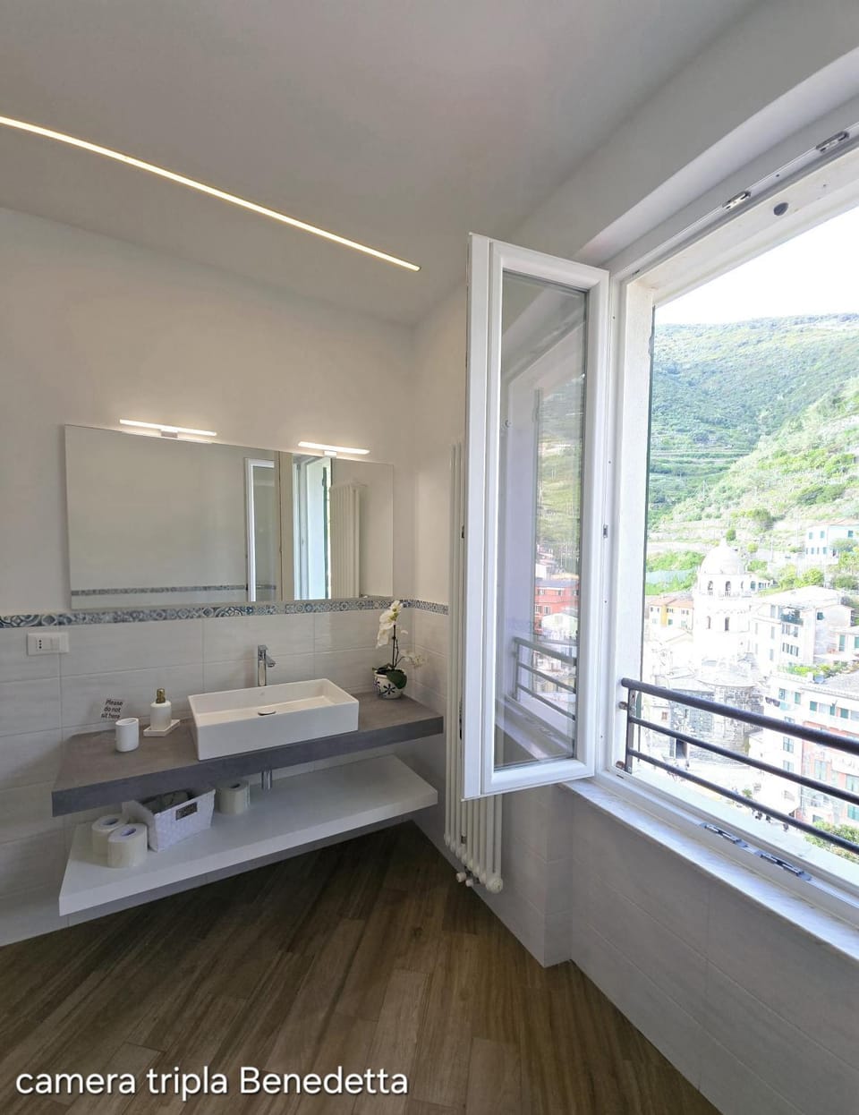 City view, Mountain view, Sea view
