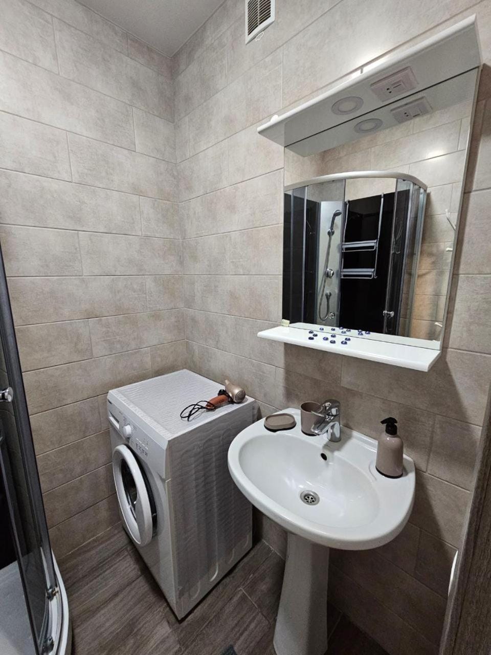 Bathroom, towels