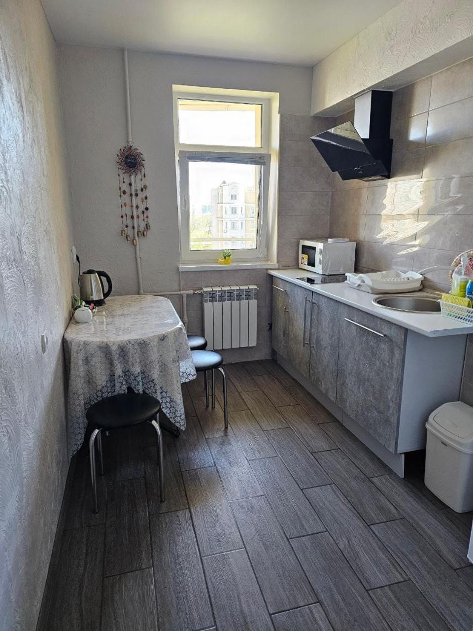 Kitchen or kitchenette, Dining area, minibar, stove
