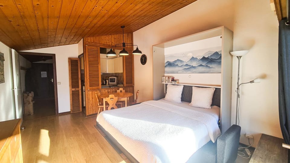Bed, Living room