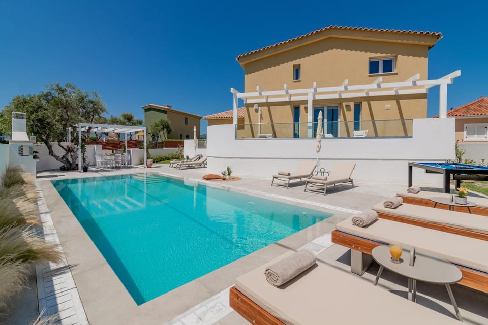 Swimming pool, sunbed