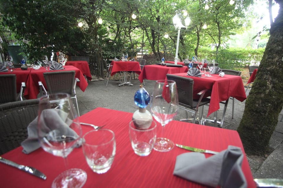 Restaurant/places to eat, Spring, Day, Natural landscape, Garden, Garden view