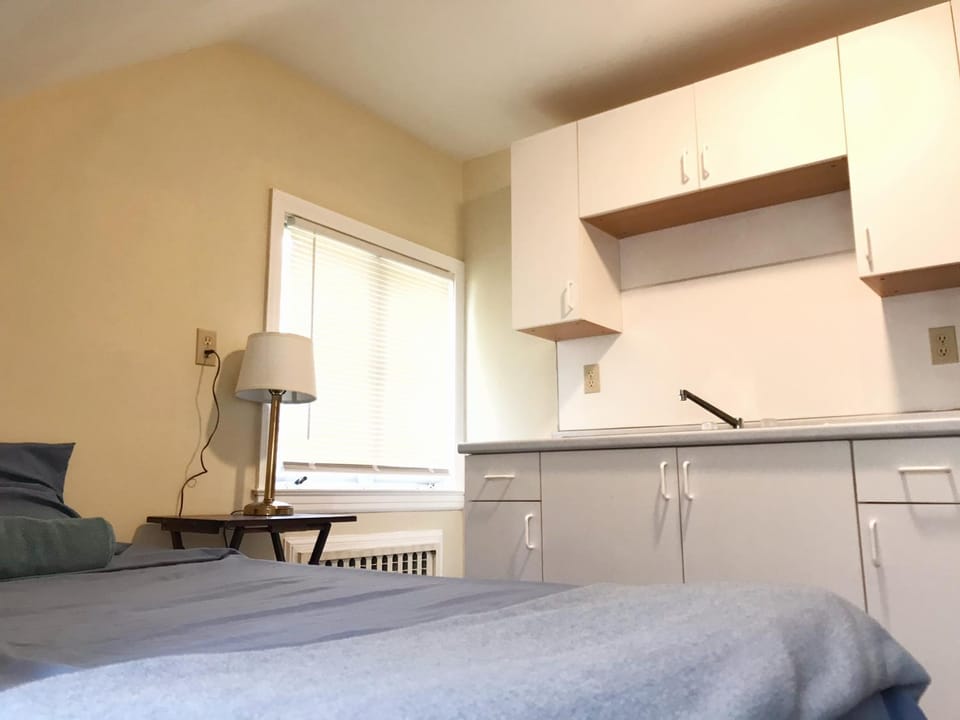1950s Charm In The Heart Of Waterbury Vacation rental in Waterbury