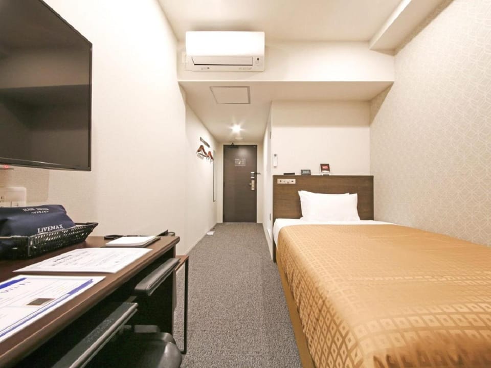 TV and multimedia, Photo of the whole room, hair dresser, air conditioner