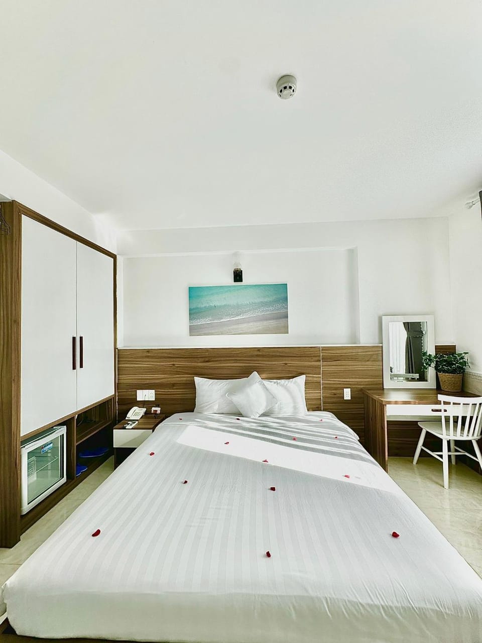 Bed, TV and multimedia, Photo of the whole room, Bedroom, hair dresser, wardrobe