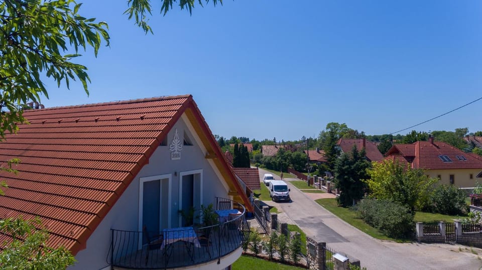 Property building, Neighbourhood, City view, Street view