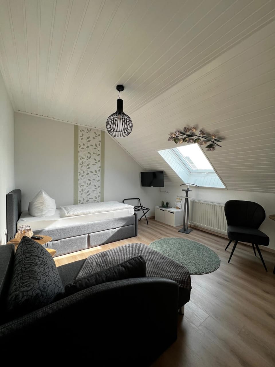 Bed, Photo of the whole room