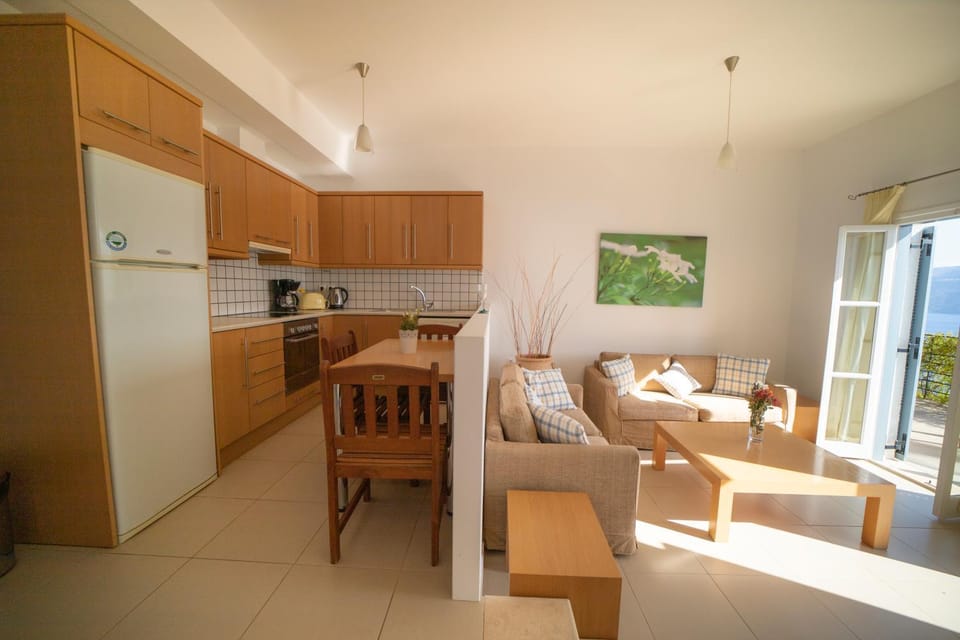 Kitchen or kitchenette, Seating area