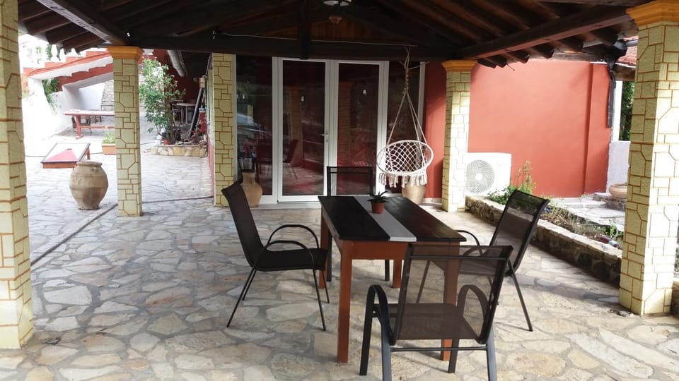 Facade/entrance, Balcony/Terrace