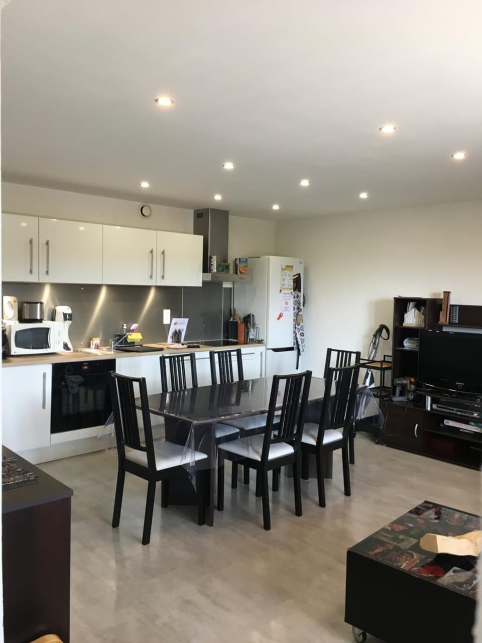 Property building, TV and multimedia, Kitchen or kitchenette, Dining area, dishwasher, minibar, pet friendly, stove