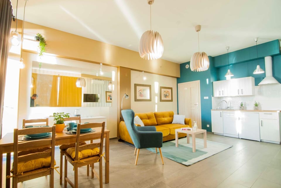 Kitchen or kitchenette, Living room, Seating area, Dining area, minibar, stove