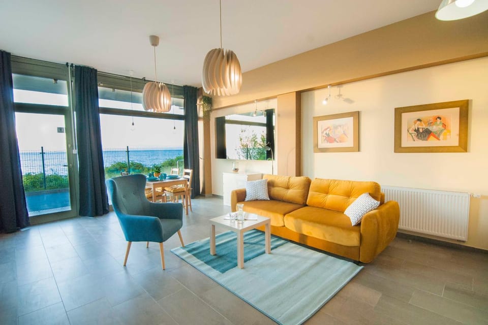 Natural landscape, Living room, Seating area, Dining area, Sea view