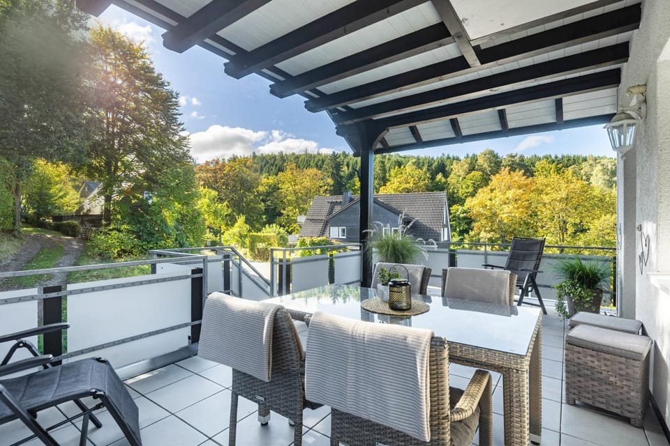 Property building, Balcony/Terrace, Living room
