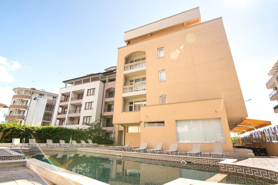 Property building, sunbed