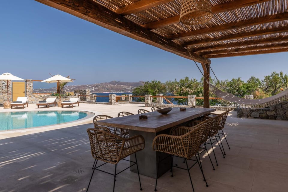 Property building, Swimming pool, Breakfast