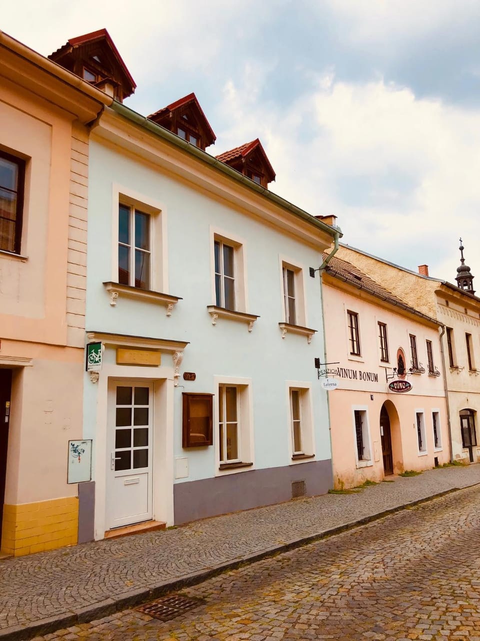 Property building, Neighbourhood