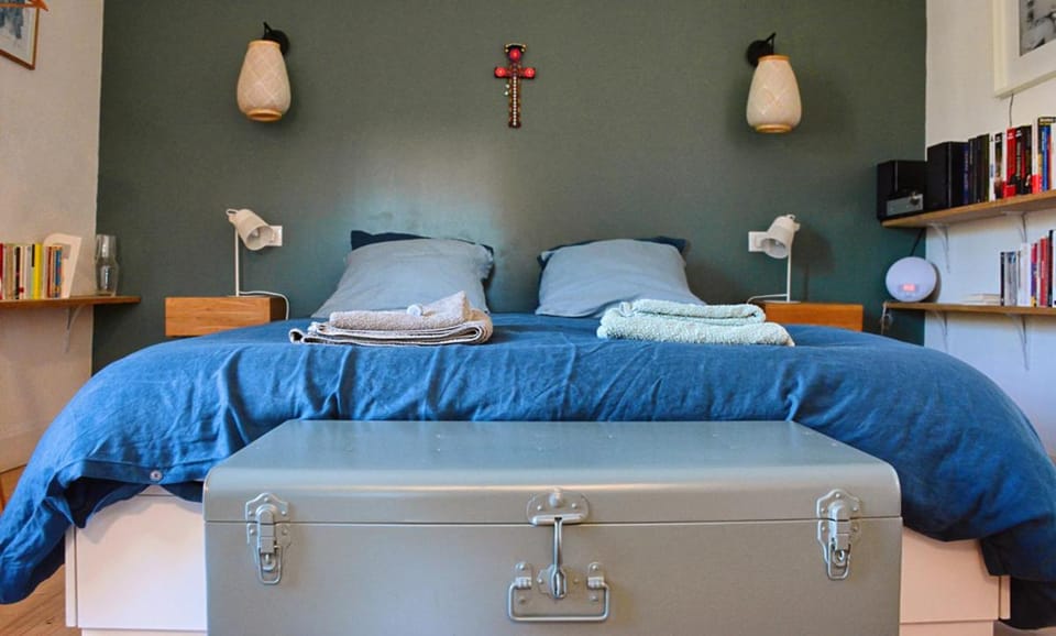 Bed, Photo of the whole room, Bedroom