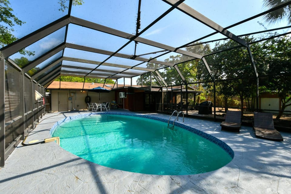 Heated Pool Home - VERY close to Siesta Beach, Restaurants & Shops! House in Gulf Gate Estates