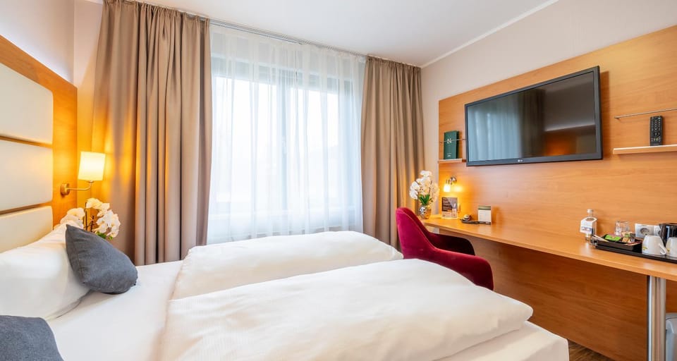 Bed, TV and multimedia, Photo of the whole room