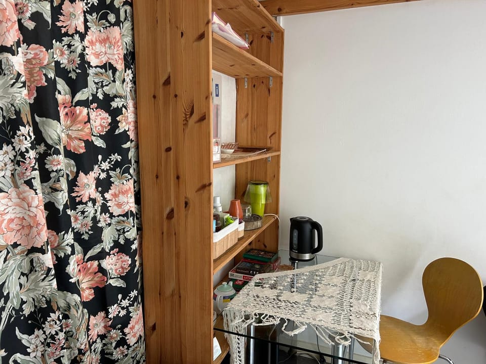 Coffee/tea facilities, Kitchen or kitchenette, Dining area